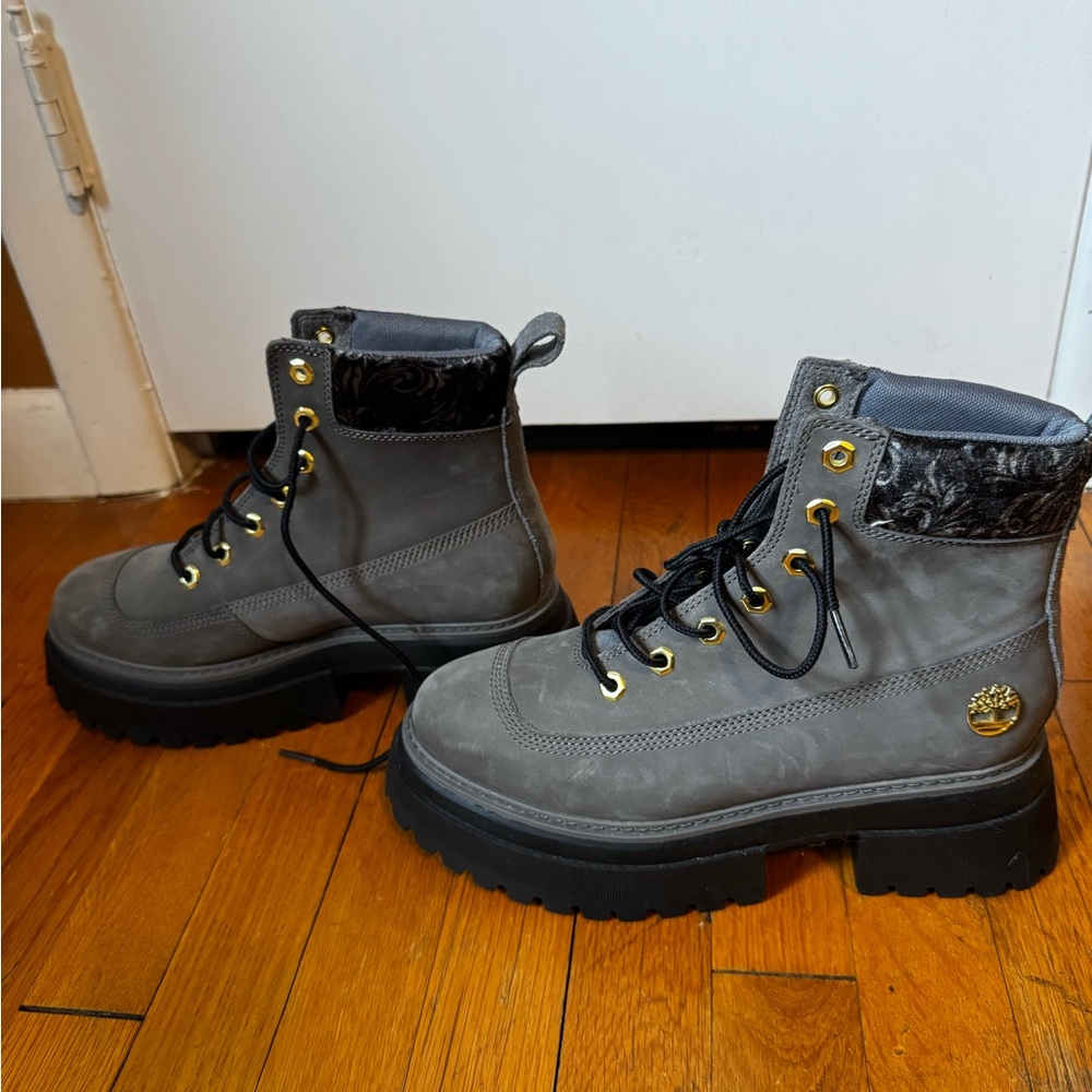 Timberland Women's Gray Lace-Up Lug Sole Boots